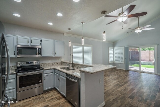 Building Photo - 6820 S Roosevelt St