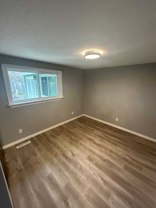 Building Photo - 3677 Carmelle Ct NE