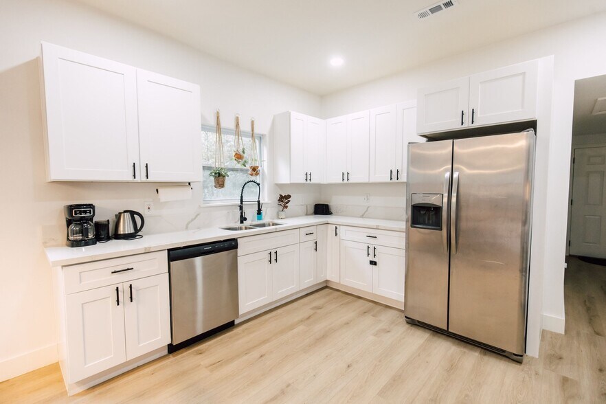 Building Photo - 215 Kerr Ave