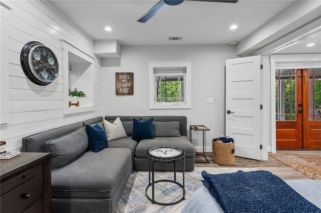 Building Photo - 663 Yorkshire Rd NE