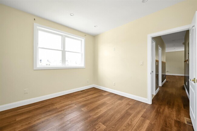 Building Photo - 14949 Hawtree St
