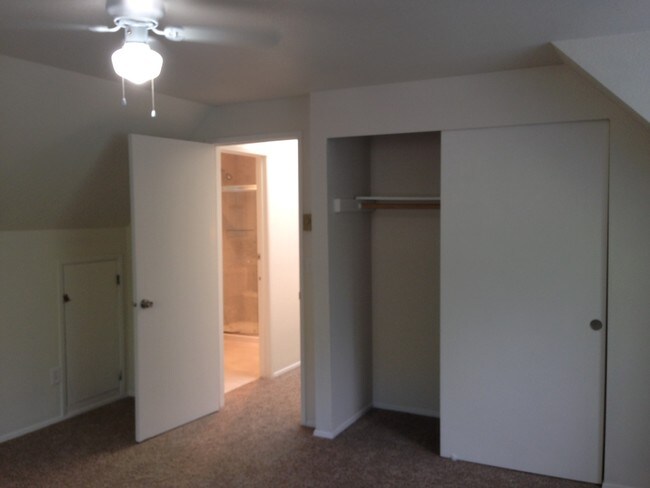 Building Photo - 2535 NE 95th St