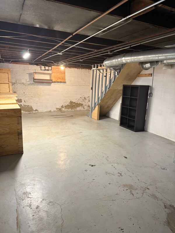 Building Photo - 208-212 Blackhawk St