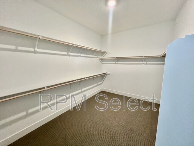 Building Photo - 2604 Atascadero Dr