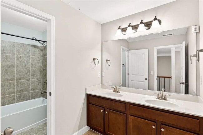 Building Photo - 4930 Alexandria Ave