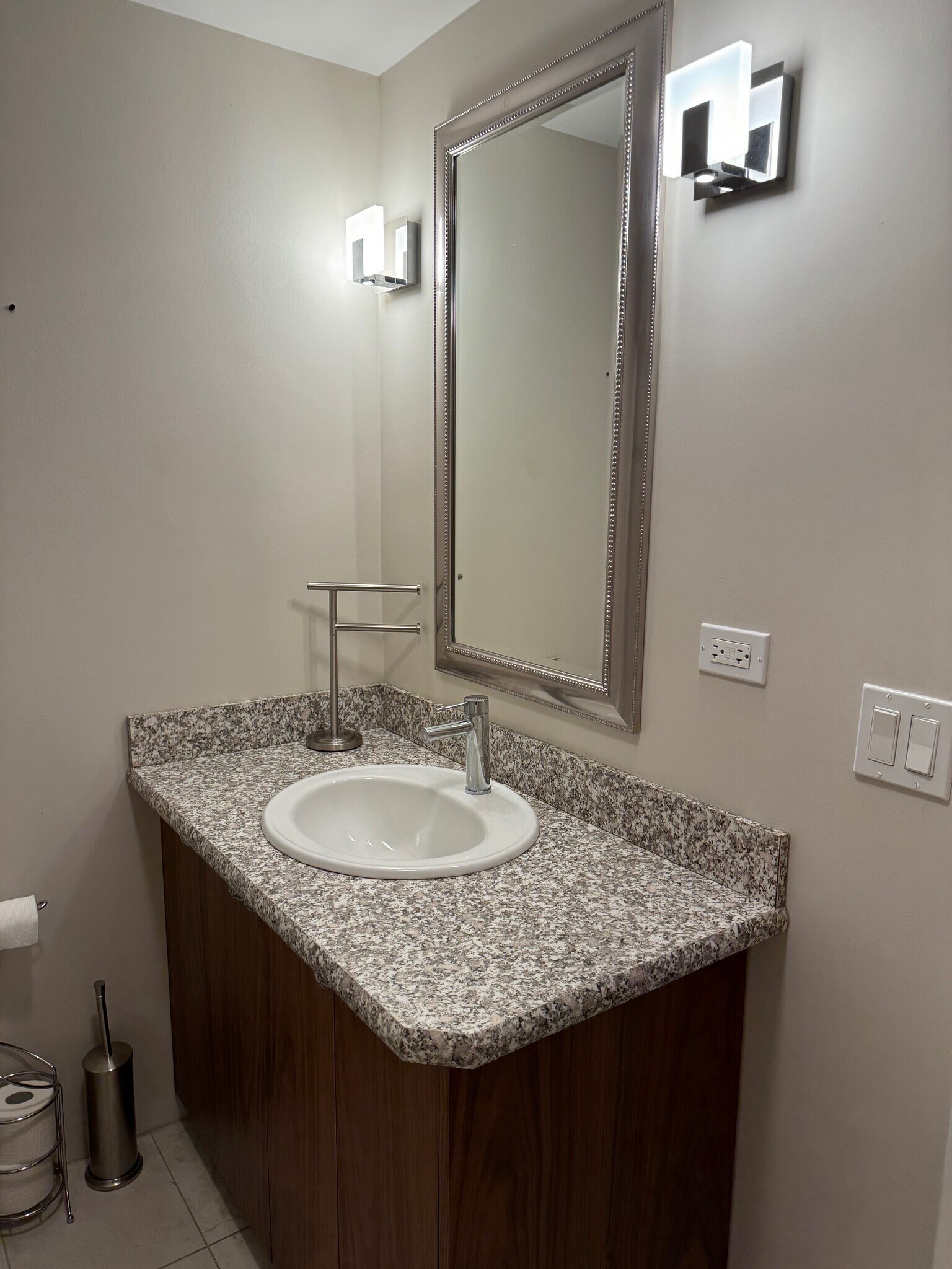 Building Photo - 2423 E Olive St