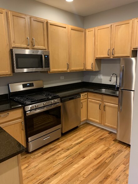 Building Photo - 5902 S Prairie Ave