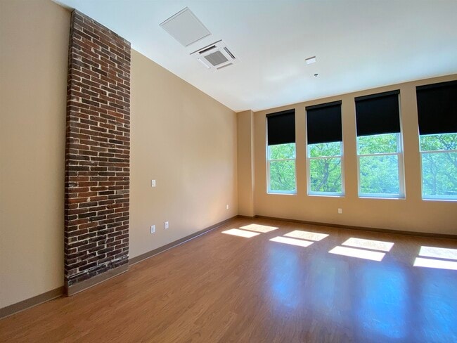 Building Photo - 83 Hanover St