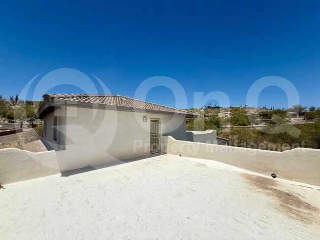 Building Photo - 3700 N San Sebastián Dr
