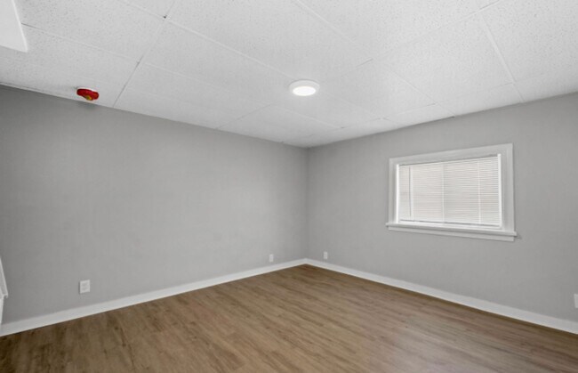 Building Photo - 2701-2703 Oakley Way (Full Service)