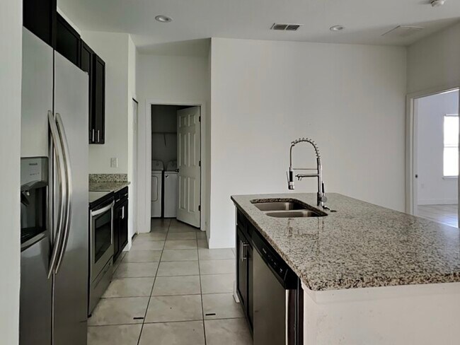Building Photo - 356 Elderberry Ct