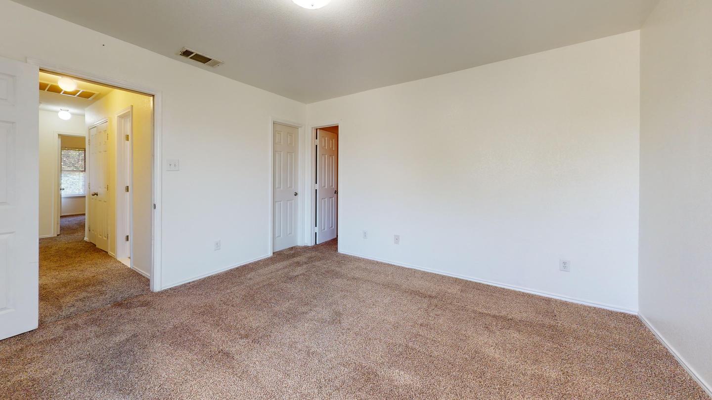 Building Photo - Stunning Fort Worth home in a sought-after...