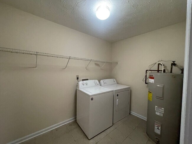 Building Photo - PRE-LEASING FOR AUGUST 7 2026!