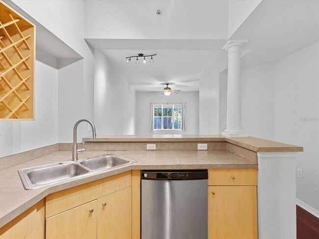 Building Photo - 200 4th Ave S