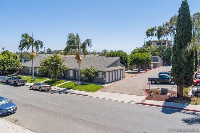Primary Photo - 702 R Ave