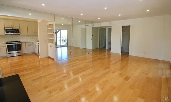 Building Photo - 201 Cleveland Ct