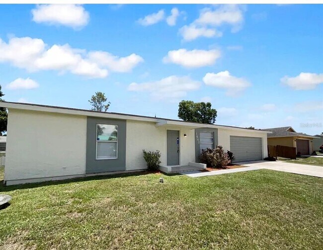 Building Photo - 1541 SW Curry St