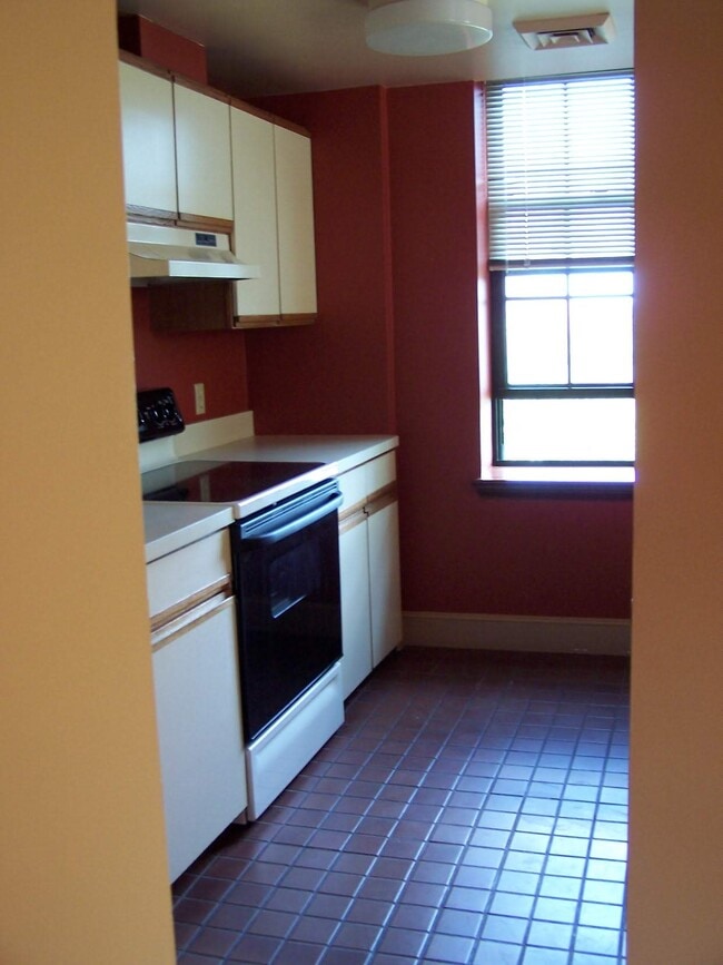 Building Photo - 14 John Eliot Square 4F