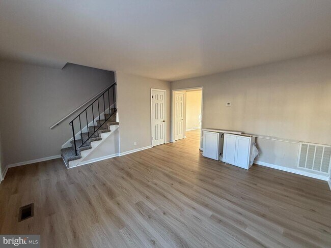 Building Photo - 534 Olde Greenwich Cir