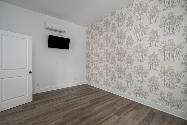 Building Photo - 637 E Anderson St