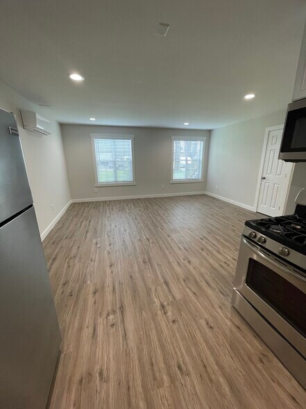 Building Photo - 533 Bluff Ct