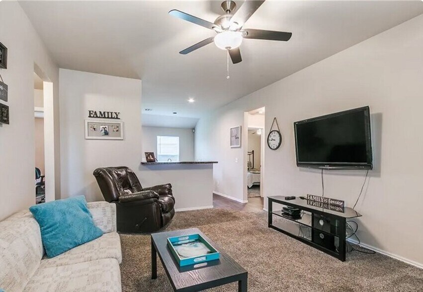 Building Photo - 13229 Bridgewater Dr