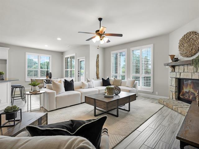 Building Photo - 310 Hawthorn Dr