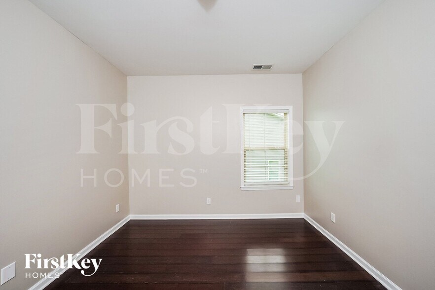 Building Photo - 345 Deer Creek Way