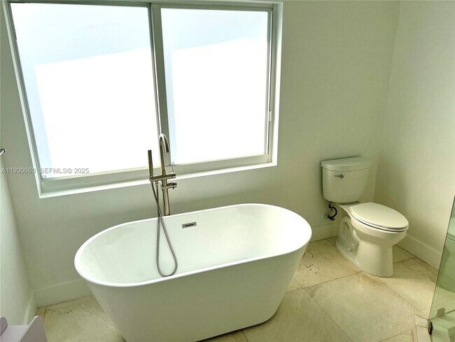 Building Photo - 2536 Flamingo Ln