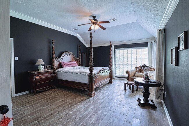Building Photo - 2123 Meadow Park Cir