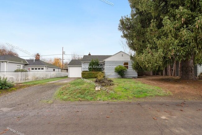 Building Photo - Cozy Single-Level Home with Fenced Yard wi...