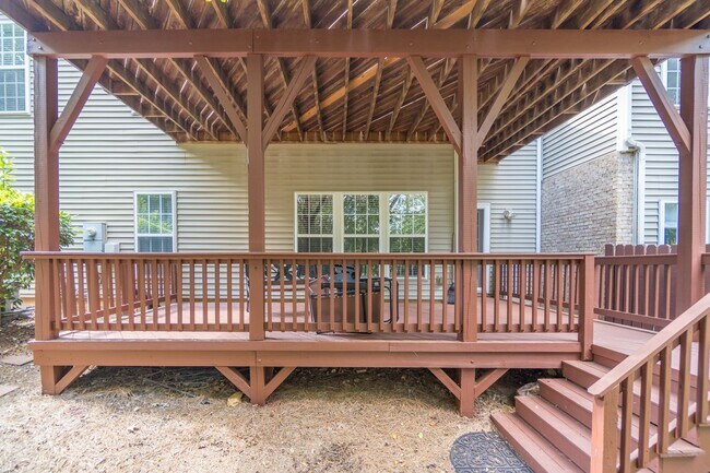 Building Photo - Luxury Golf Course Town Home with Master Suite on Main Level