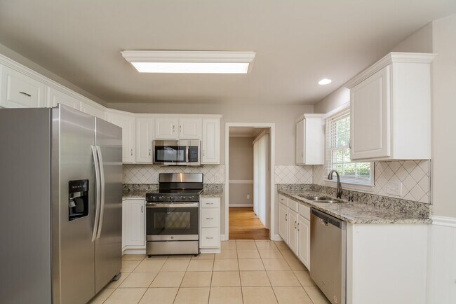 Building Photo - 508 Lakeview Ave