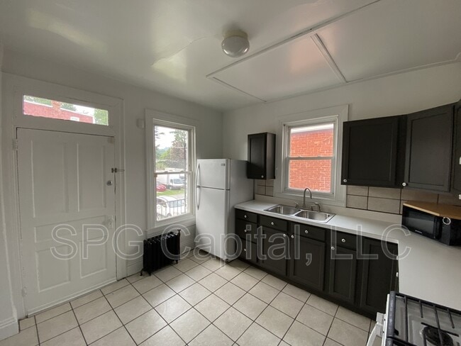 Building Photo - 252 W Jackson St