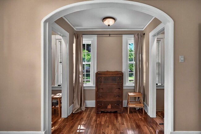 Building Photo - Move In Ready! 5 bedroom 3.5 bath near Was...