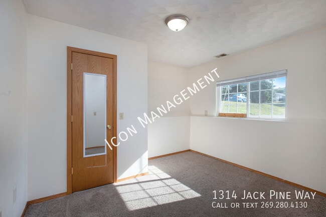 Building Photo - 1314 Jack Pine Way