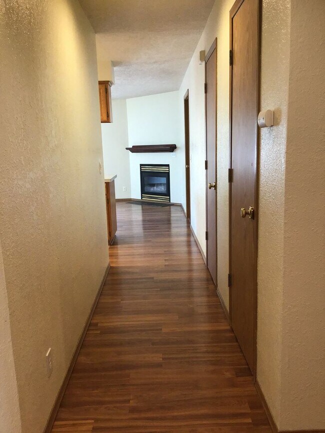 Building Photo - Silverton Duplex #13146