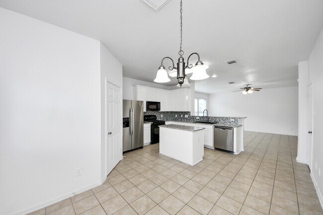 Building Photo - 21738 Sierra Long Dr
