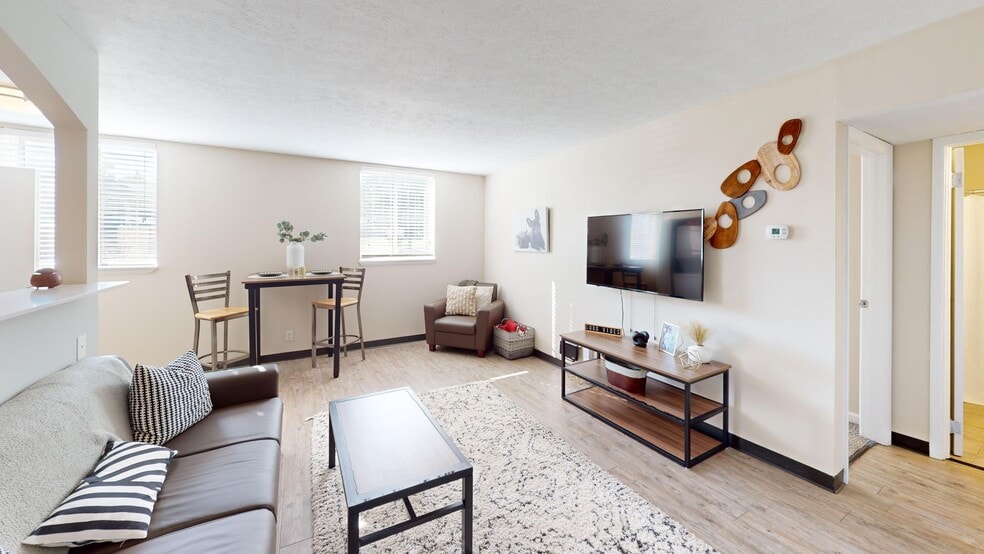 Interior Photo - The Fairway