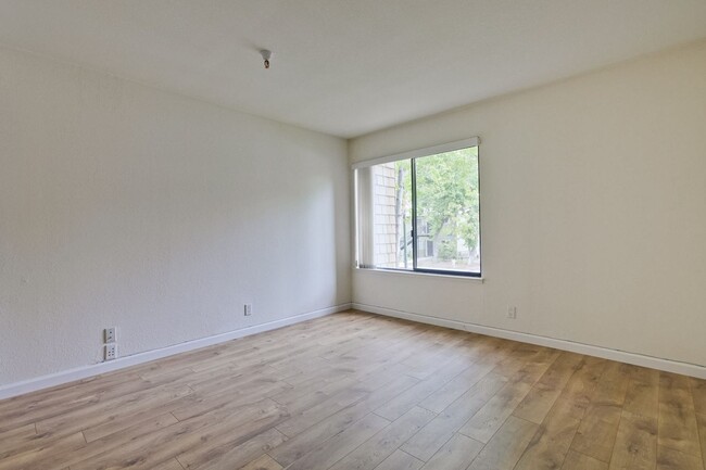 Building Photo - 2-bedroom, 2-bathroom condo in Awesome Mou...