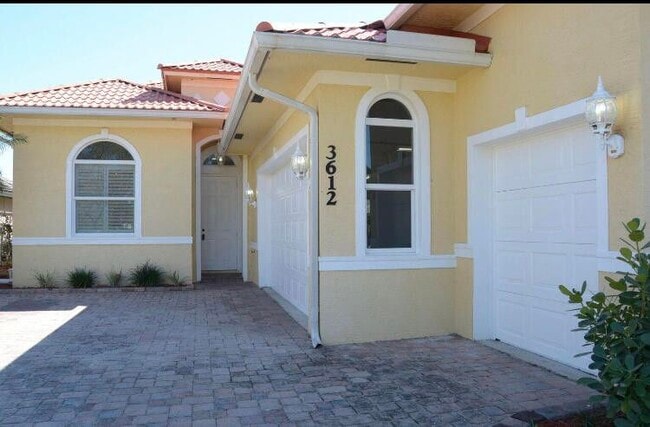 Building Photo - 3612 Grove Ct