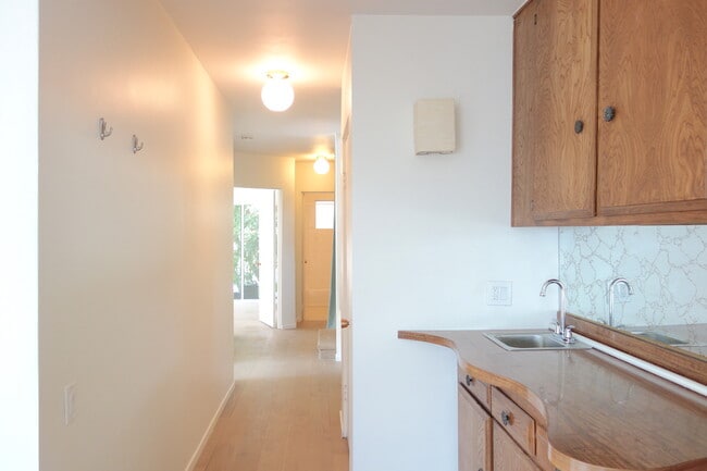 Building Photo - 702 Cavanagh Rd