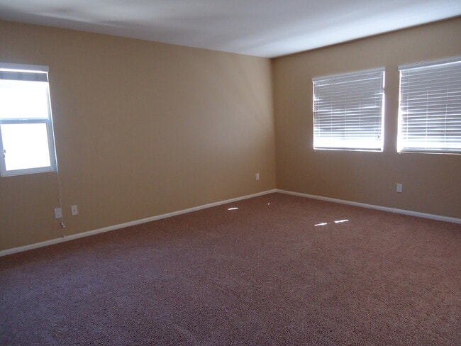 Building Photo - GORGEOUS TWO STORY HOME IN GRANITE HILLS 4...