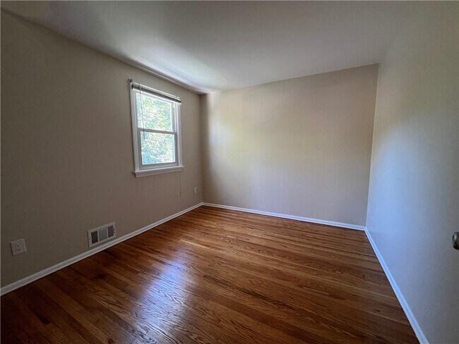 Building Photo - 1165 Whitney Road East