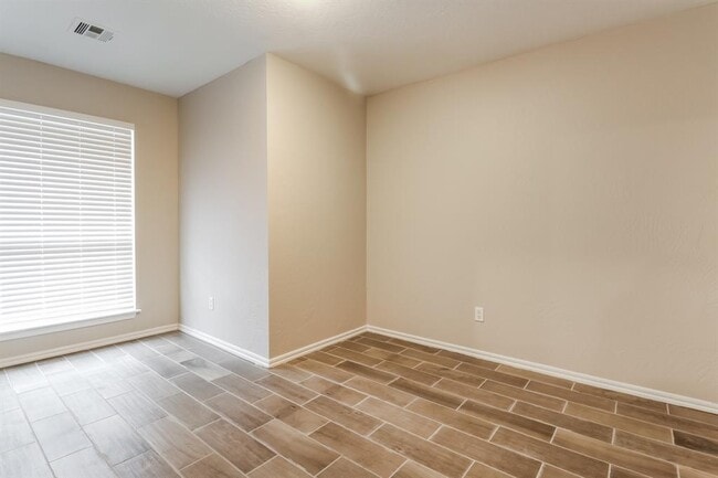 Building Photo - 1125 Oak Creek Dr