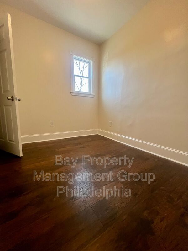 Building Photo - 2165 W Grange Ave