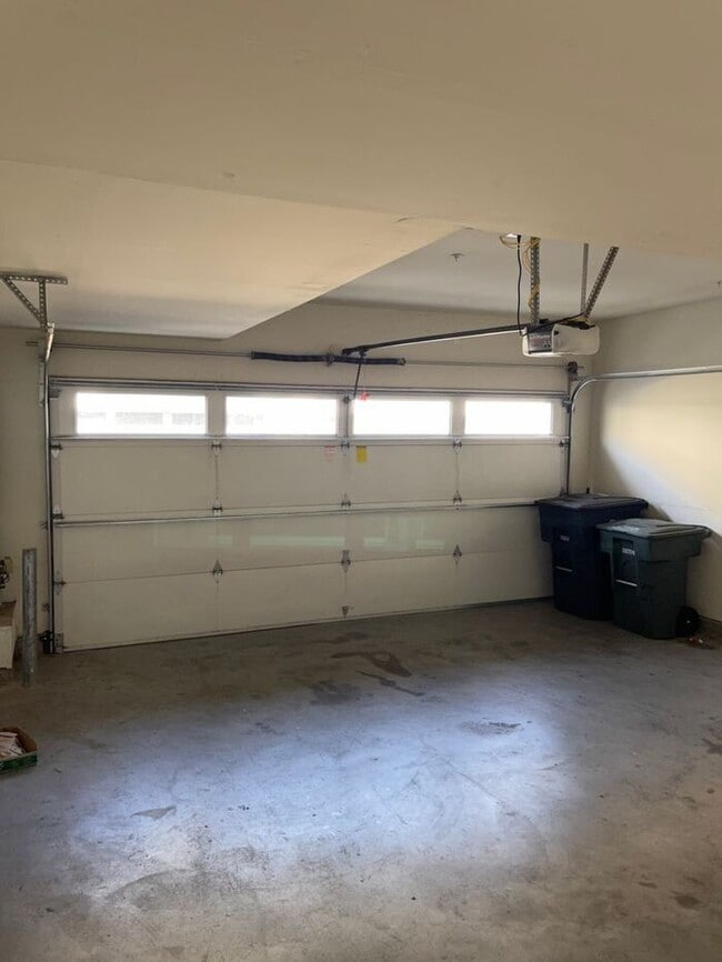 Building Photo - Mountain House 2 Bedroom 2 Bath Townhome