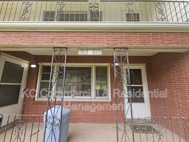 Building Photo - 800 E 75th Terrace