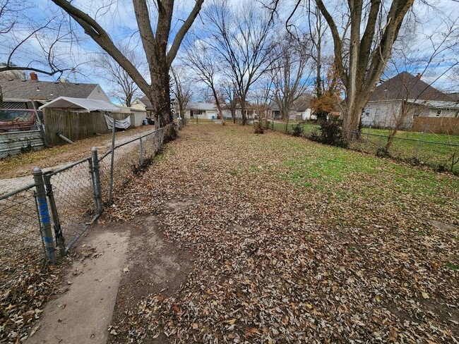 Building Photo - Spacious 3-Bedroom, 2-Bathroom Home AVAILABLE NOW!!