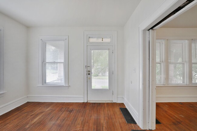 Building Photo - 126-126.5-1265 Frambes Ave